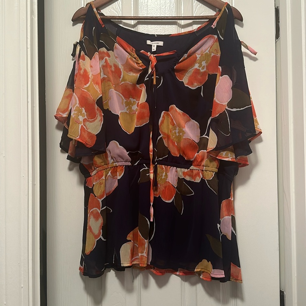 4/$15 super fun floral top